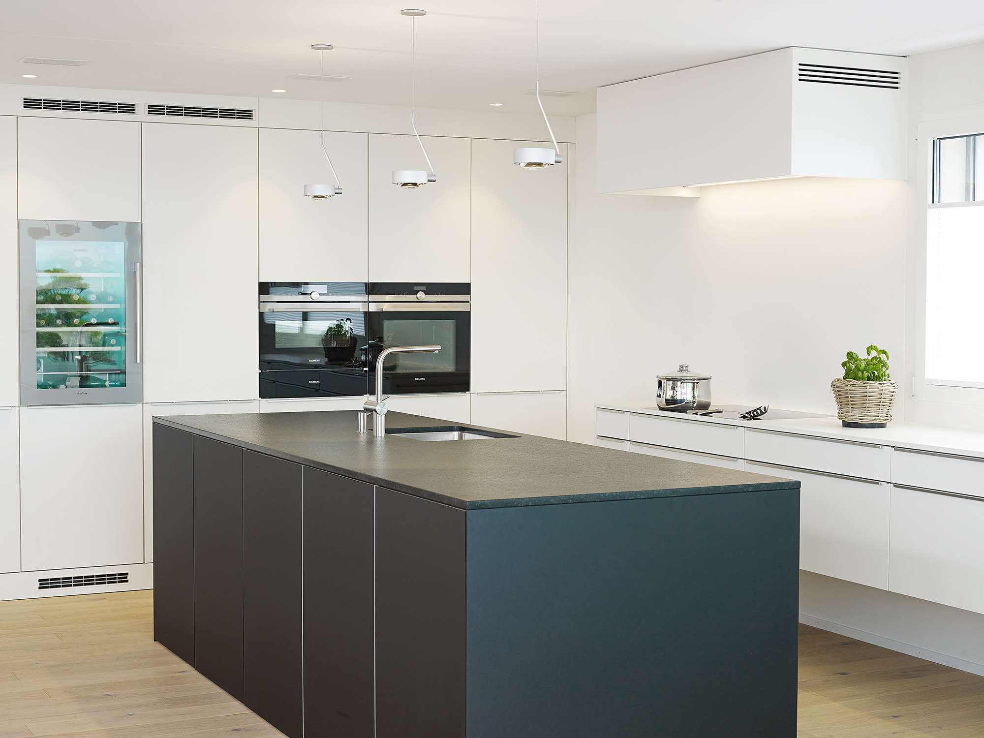 Black & White | Ambiance Küchen Bäder